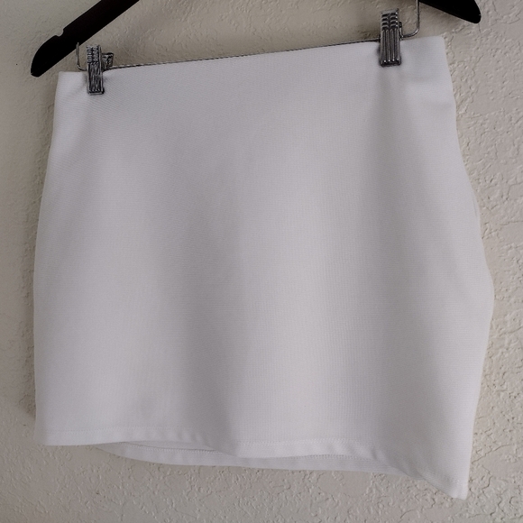 Zara Ribbed White Mini Skirt - Picture 4 of 6